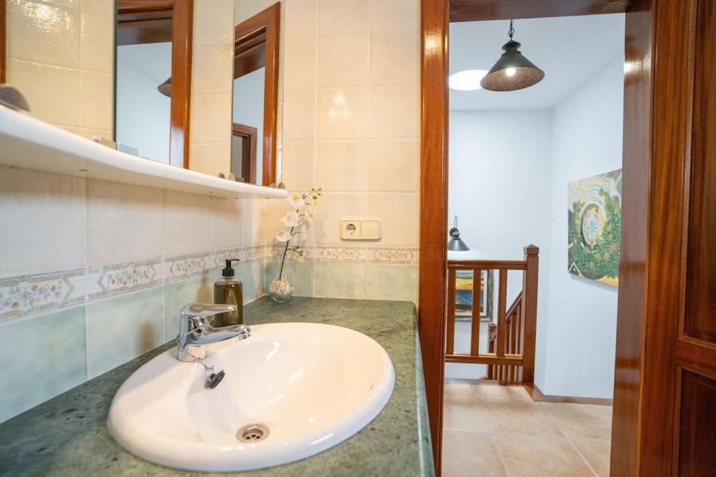 Beautiful Home In Lanzarote 5 Mins From Marina Playa Blanca  Bagian luar foto
