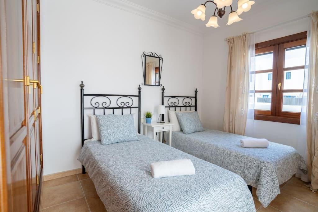 Beautiful Home In Lanzarote 5 Mins From Marina Playa Blanca  Bagian luar foto